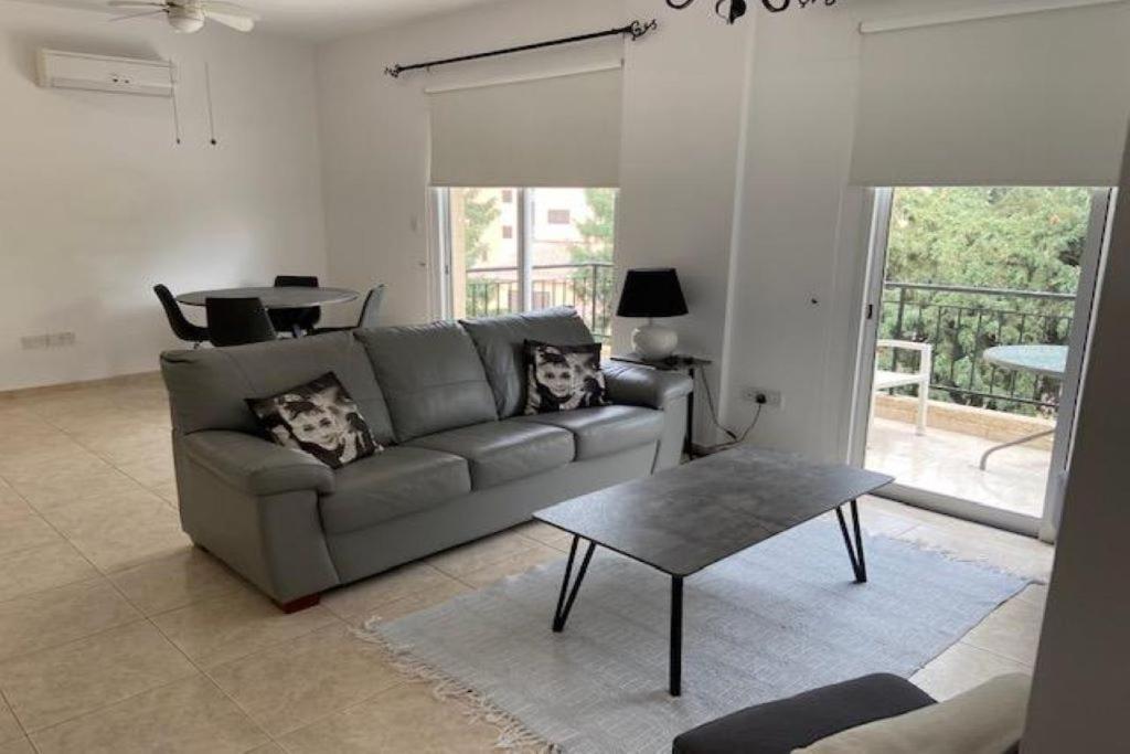 Kato Paphos Apartment In Universal Area Eksteriør billede